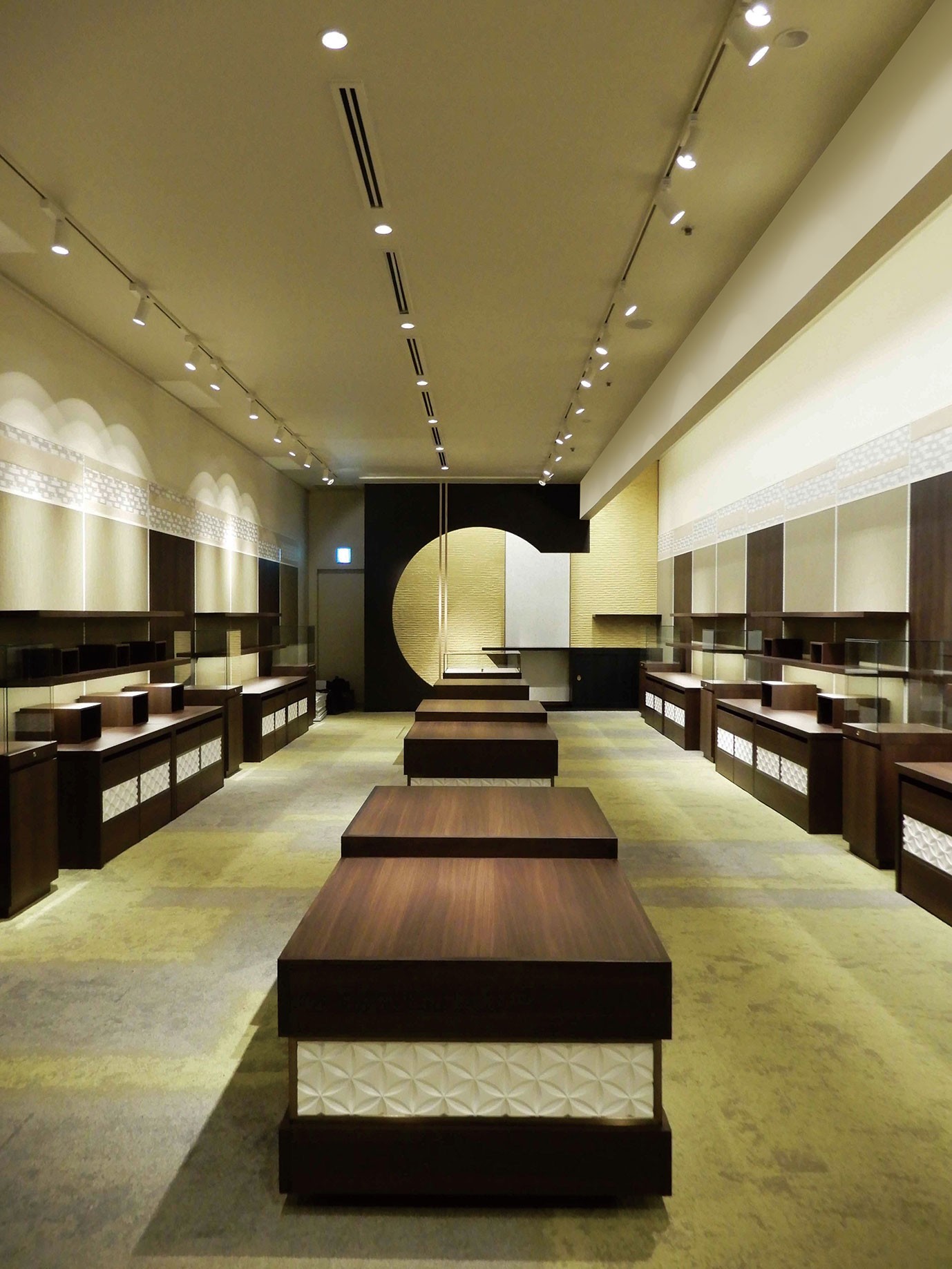 入社1年目に黒田さんが初めて一人で担当した、「ホテル雅叙園東京 百段階段のミュージアムショップ」。