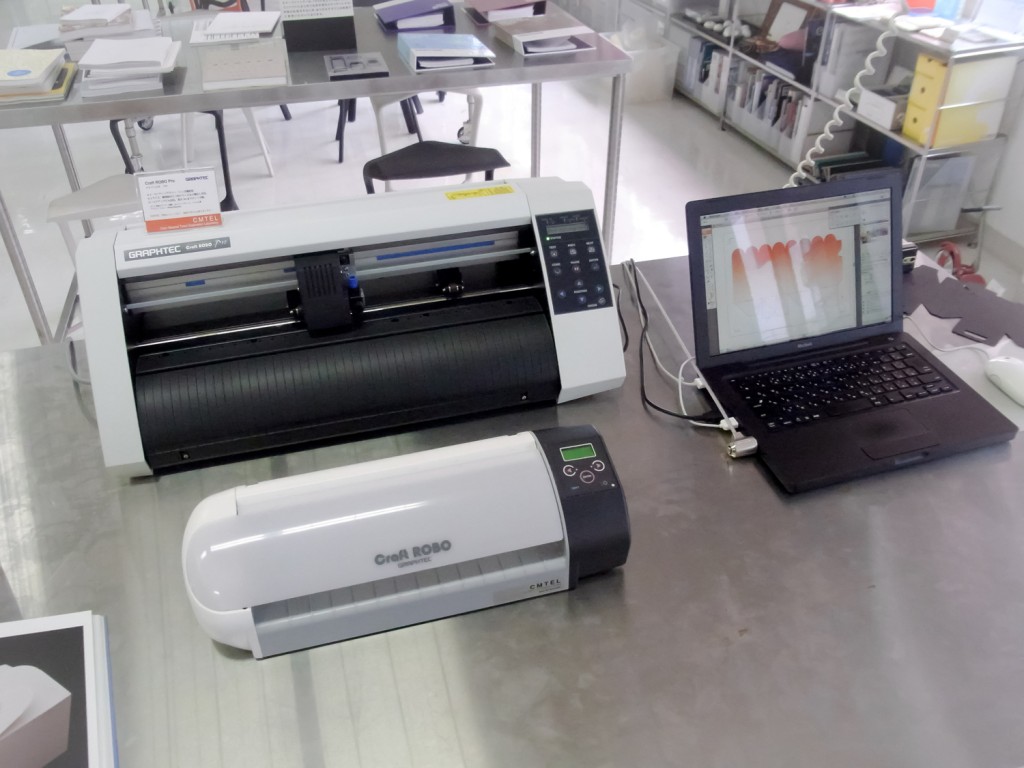 グラフテック株式会社『カッティングマシン Craft ROBO』 | 多摩美術大学