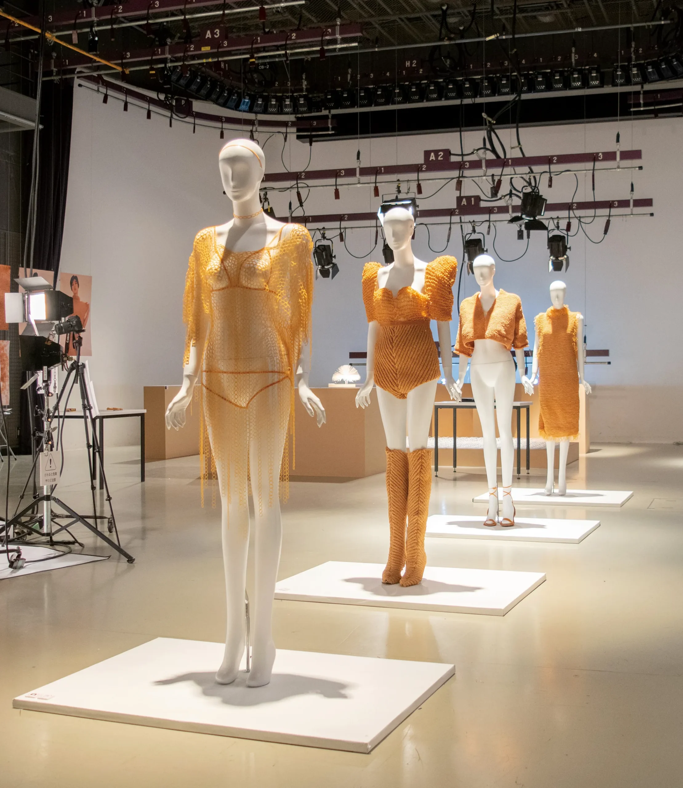 坂本 理恵 《RUBBER COLLECTION, 輪ゴムの可能性を利用した