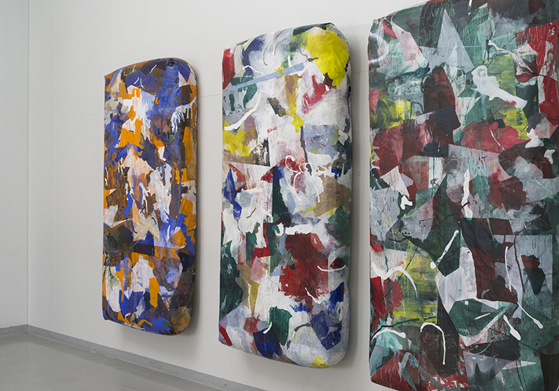 鈴木 瑠衣 《三枚のカバー/Three Covers》 | 多摩美術大学