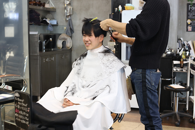 松本 拓馬 《ファスニングから考える美容室のカットクロスの提案