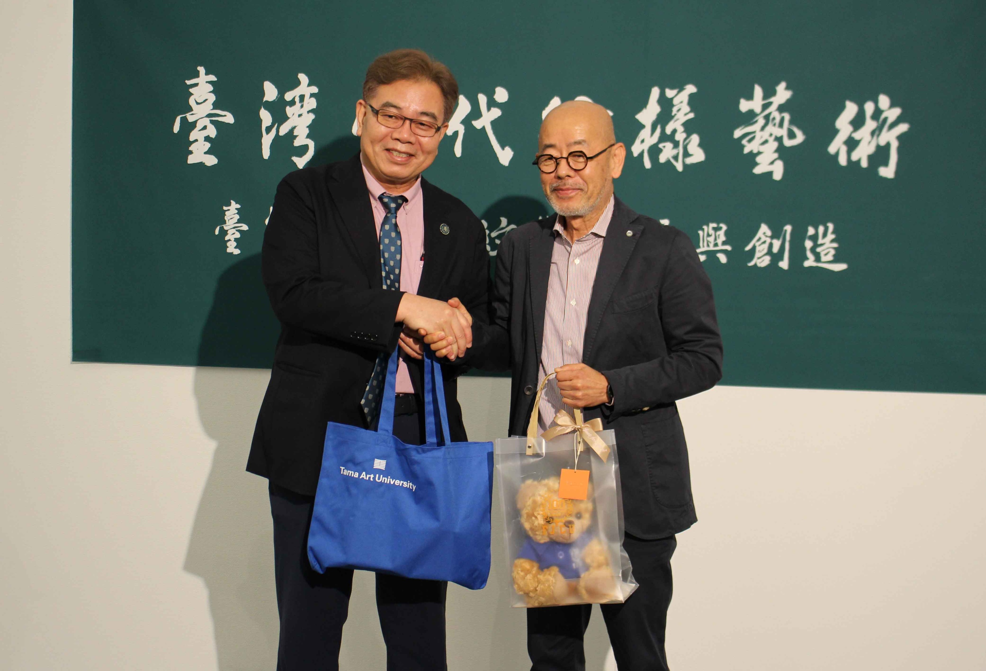 科研費研究成果展「台湾現代文様芸術―台湾原住民文様の記録と創造―」の