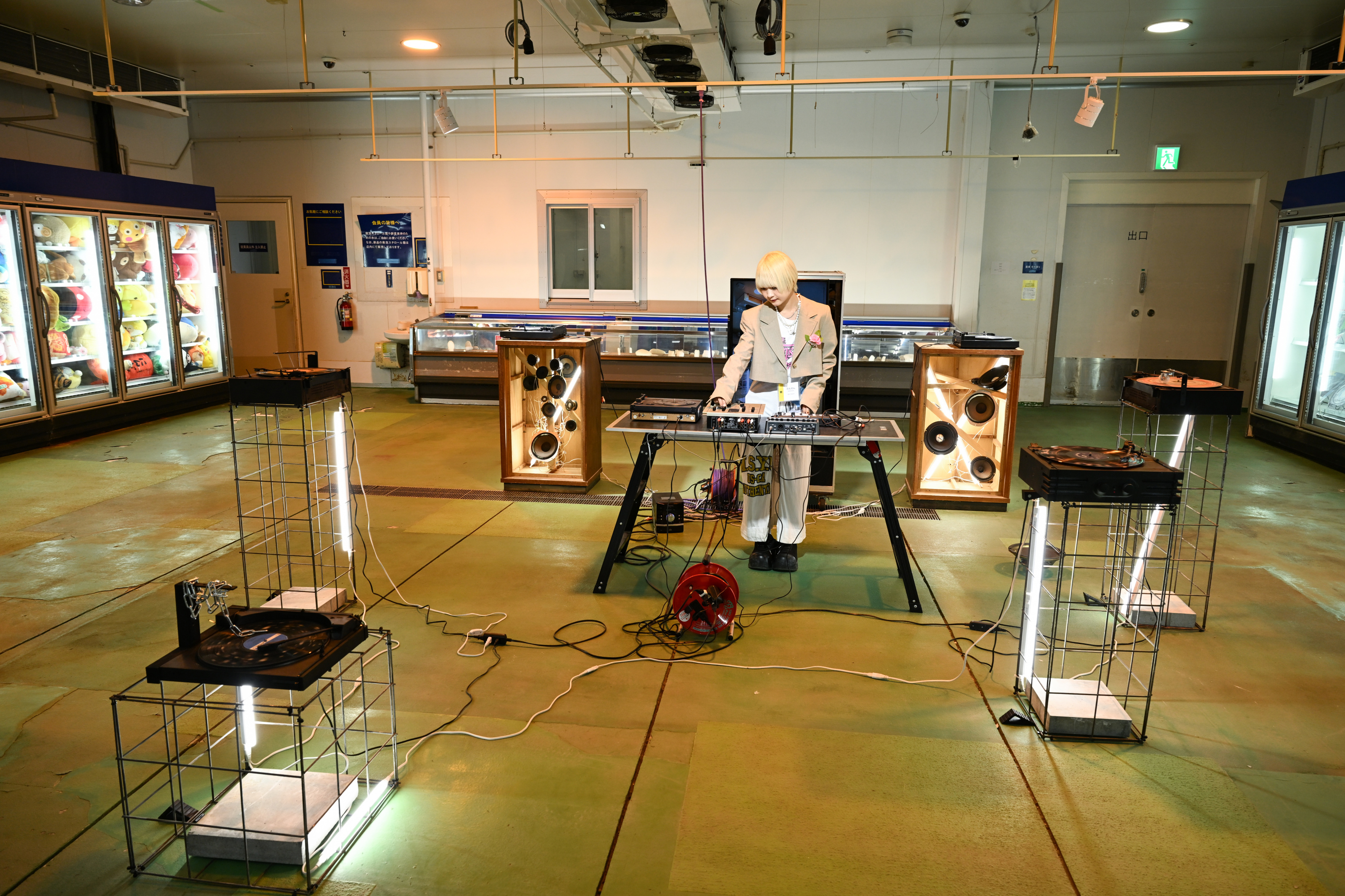 創立90周年記念事業】スーパーマーケットの跡地“BLUE CUBE”で開催され